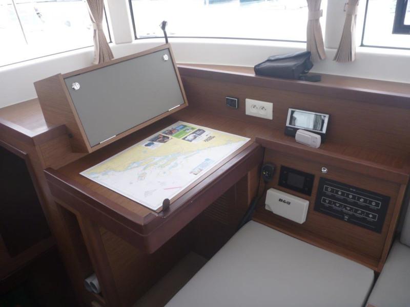 Book yachts online - catamaran - Lagoon 40 (3+2 cab.) - Millennium Falcon - rent