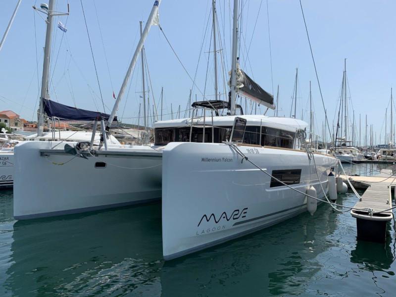 Book yachts online - catamaran - Lagoon 40 (3+2 cab.) - Millennium Falcon - rent