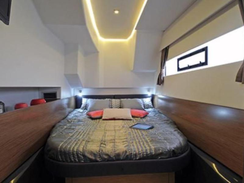 Book yachts online - powercatamaran - MY 37- 4. cab. - Thunderball - rent