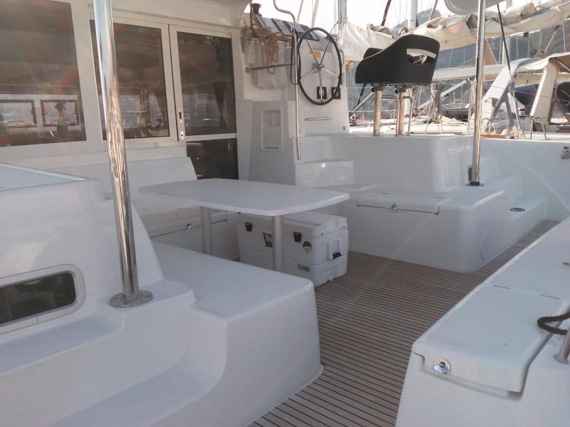 Book yachts online - catamaran - Lagoon 40 - Regolo - rent