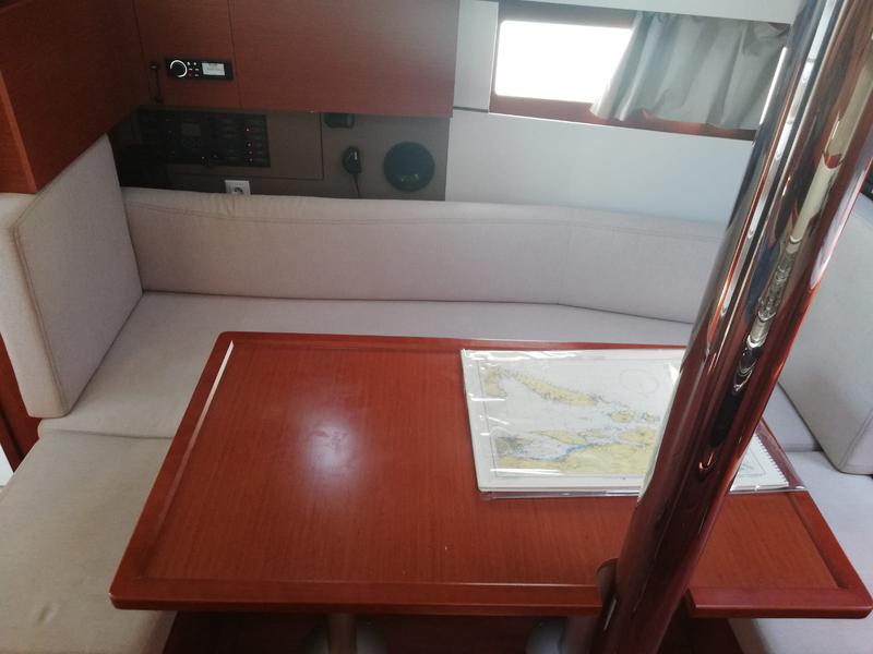 Book yachts online - sailboat - Oceanis 38.1 - Mirta - rent