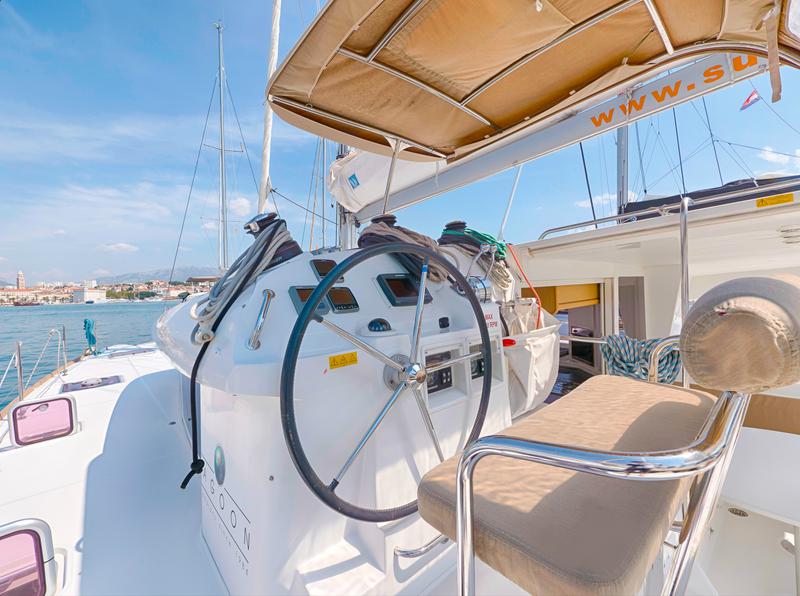 Book yachts online - catamaran - Lagoon 400 - SIMBA - rent