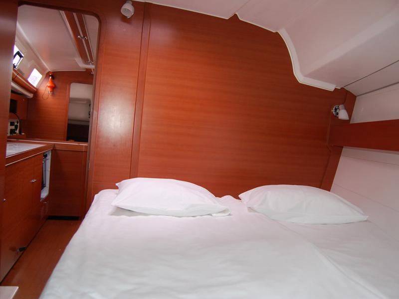 Book yachts online - sailboat - Dufour 375 GL - One&amp;Only - rent