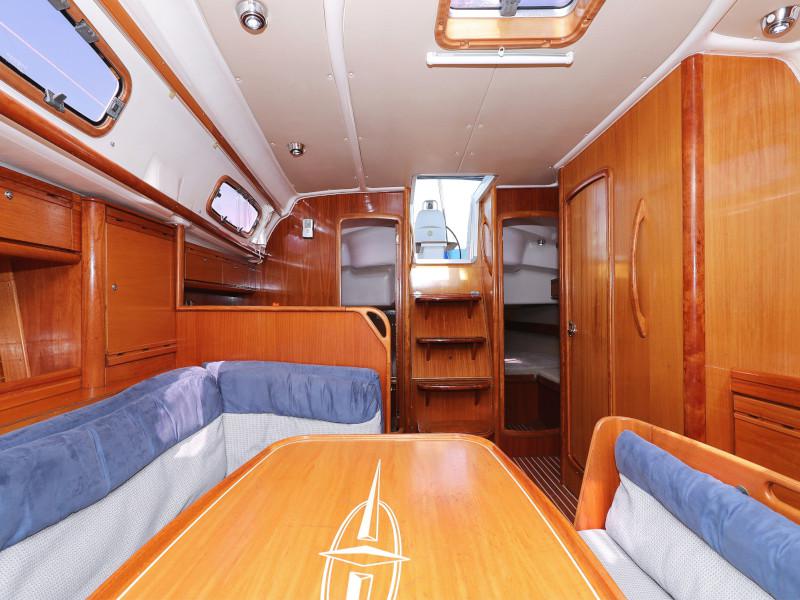 Book yachts online - sailboat - Bavaria 39 Cruiser - Windy - rent