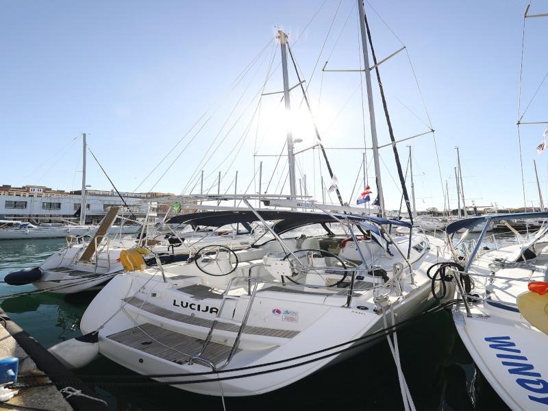 Book yachts online - sailboat - Sun Odyssey 39i - Lucija - rent