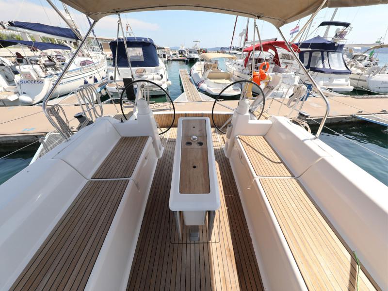 Book yachts online - sailboat - Dufour 450 GL - Tibitoo - rent