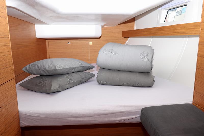 Book yachts online - sailboat - Elan 45 Impression - Her Majesty  - rent