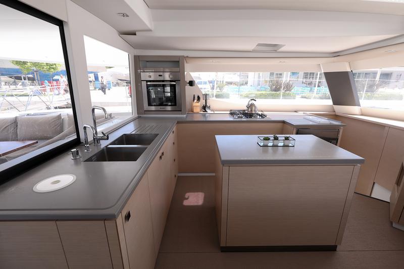 Book yachts online - catamaran - Saba 50 Quintet (6+1) - FEELING FREE - rent