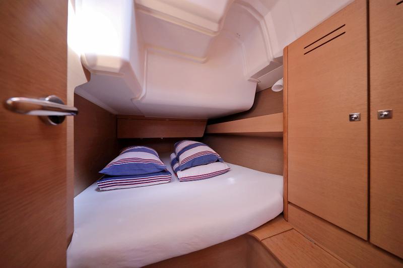 Book yachts online - sailboat - Dufour 382 Grand Large - PHONIX - rent