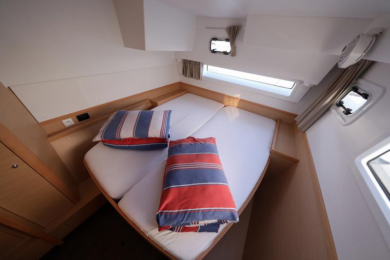 Book yachts online - catamaran - Lagoon 42 - LA MAR - rent