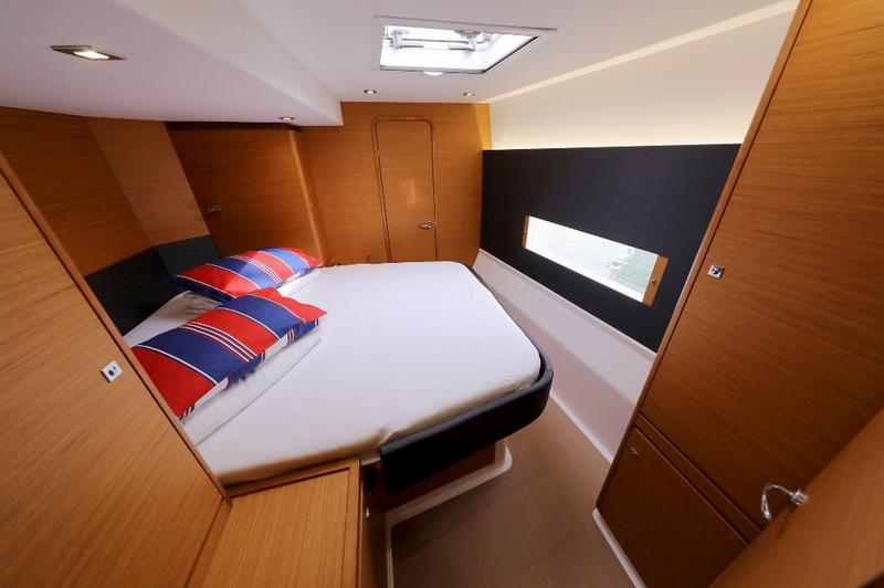 Book yachts online - catamaran - Dufour 48 - BE MINE - rent