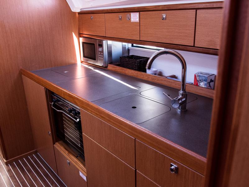 Book yachts online - sailboat - Bavaria Cruiser 41 - STAR KLEO - rent