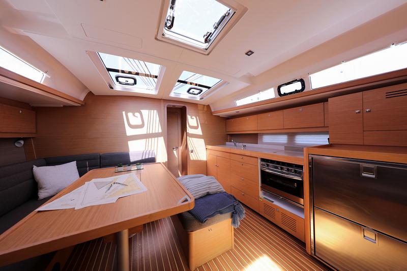 Book yachts online - sailboat - Dufour 460 Grand Large - SANTA ROSA - rent