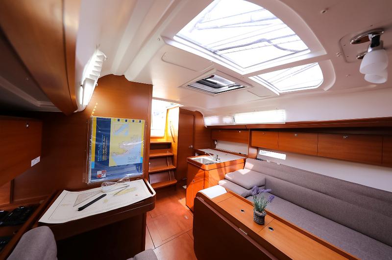 Book yachts online - sailboat - Dufour 350 Grand Large - PAPILLON - rent