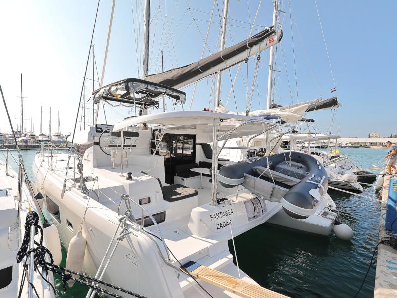 Book yachts online - catamaran - Lagoon 42 - FANTASEA  - rent