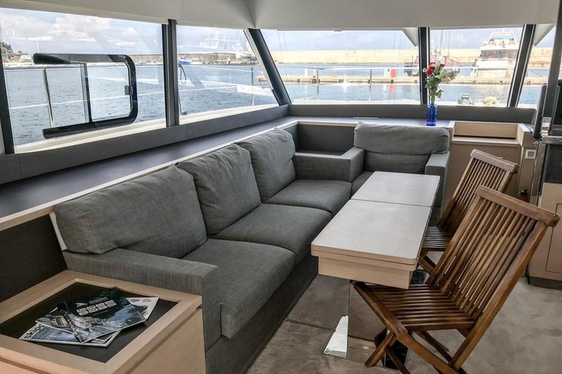 Book yachts online - powercatamaran - Fountaine Pajot MY 44 - Fusion - rent