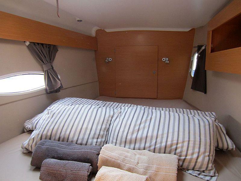 Book yachts online - catamaran - Lipari 41 - Lionheart - rent