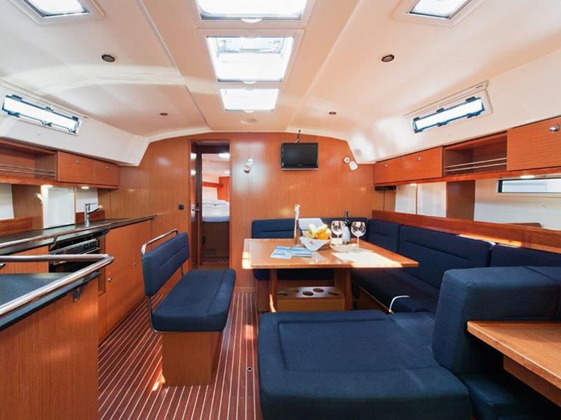 Book yachts online - sailboat - Bavaria Cruiser 45 - EC- 45B-11-G - rent