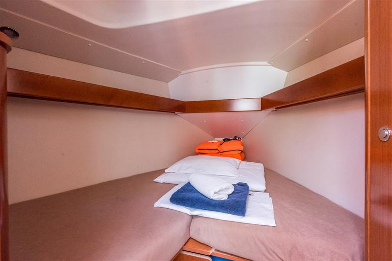 Book yachts online - sailboat - Oceanis 31 - BUDDY - rent