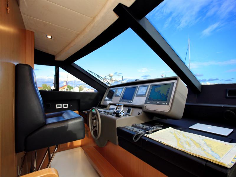 Book yachts online - motorboat - Ferretti 780 - TESORO - rent