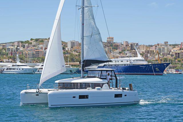Book yachts online - catamaran - Lagoon 42 A/C &amp; GEN - MOJITO - rent