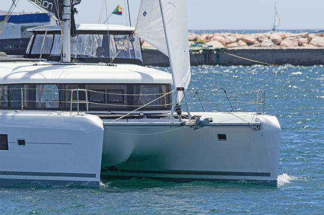 Book yachts online - catamaran - Lagoon 42 A/C &amp; GEN - MOJITO - rent