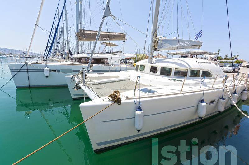 Book yachts online - catamaran - Lagoon 380 - Istion - rent