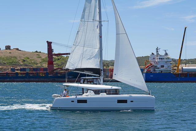 Book yachts online - catamaran - Lagoon 42 A/C &amp; GEN. - SALTY PEARL - rent