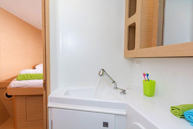 Book yachts online - catamaran - Lagoon 42 A/C &amp; GEN. - SALTY PEARL - rent