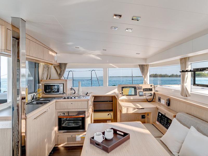 Book yachts online - catamaran - Lagoon 39 - LIMA IV - rent