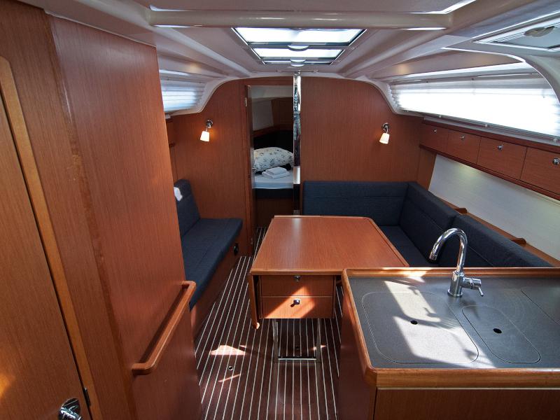 Book yachts online - sailboat - Bavaria Cruiser 37 - Goga Kiss - rent