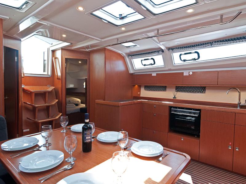 Book yachts online - sailboat - Bavaria Cruiser 46 - Adria Wind - rent