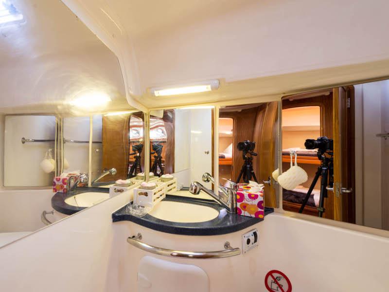 Book yachts online - sailboat - Bavaria 46 Cruiser - Zefyros - Bow &amp; Solar - rent