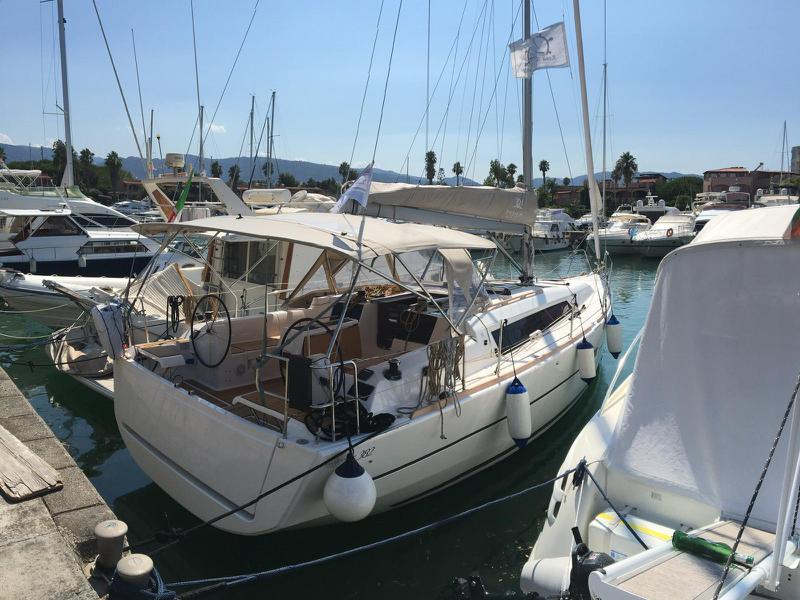 Book yachts online - sailboat - Dufour 382 Grand Large - Can Can - rent