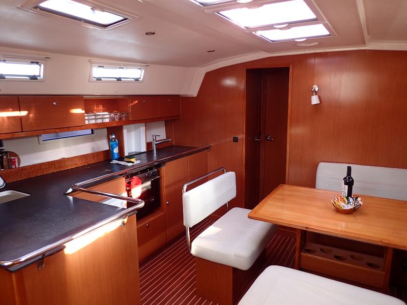 Book yachts online - sailboat - Bavaria Cruiser 45 - Selene - rent