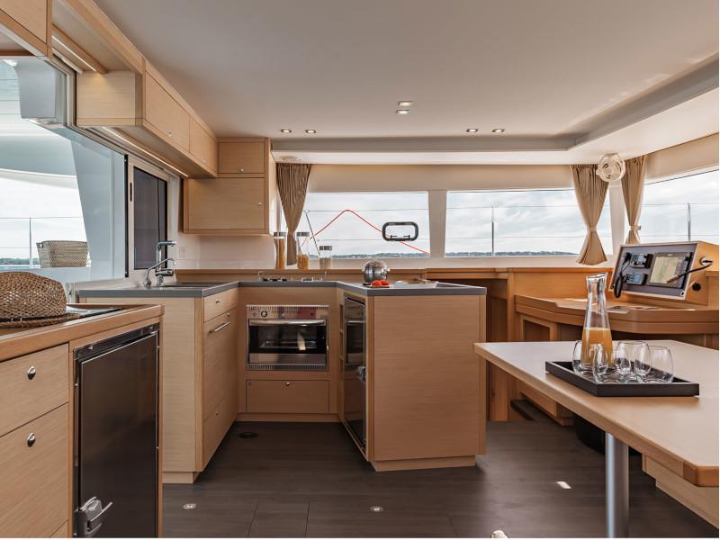 Book yachts online - catamaran - Lagoon 450  Flybridge - Miriam - rent