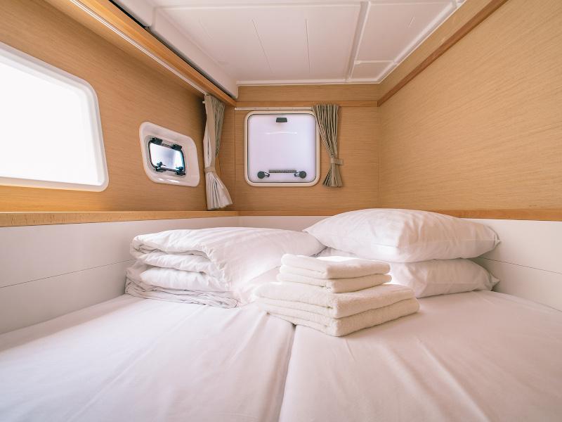 Book yachts online - catamaran - Lagoon 39 - Daniela - rent