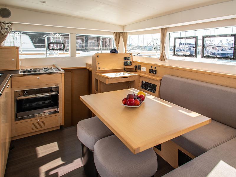 Book yachts online - catamaran - Lagoon 39 - Daniela - rent