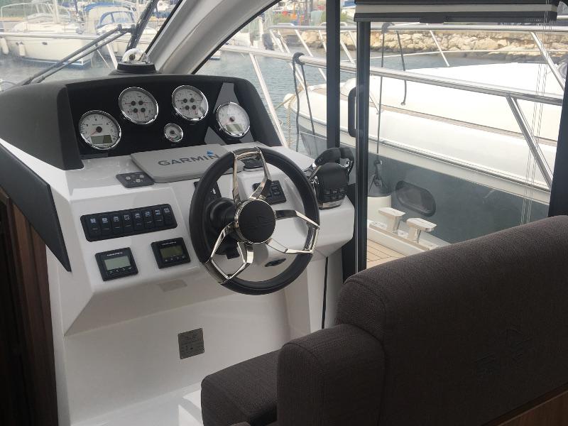 Book yachts online - motorboat - Sealine C330 - Salona I - rent