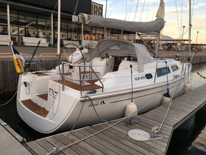 Book yachts online - sailboat - Hanse 325 - Eliza - rent