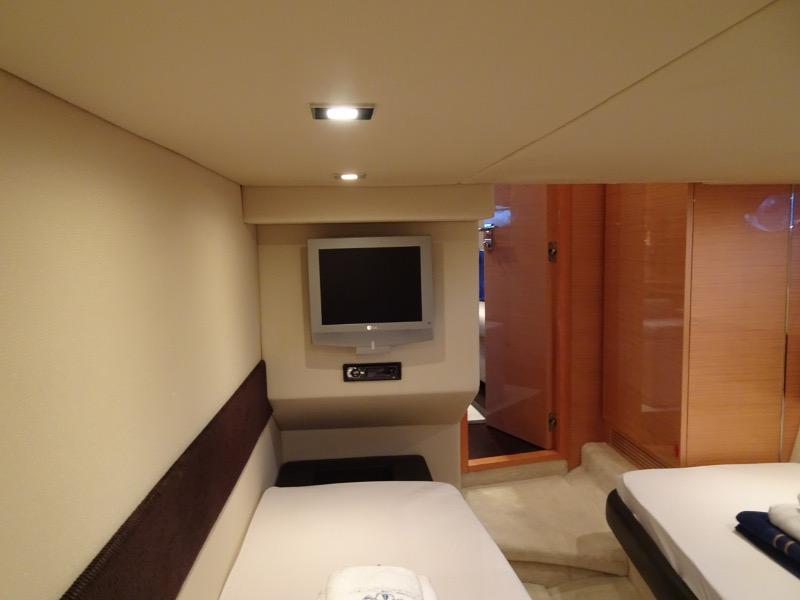 Book yachts online - motorboat - Azimut 50 - Blue Marina - rent