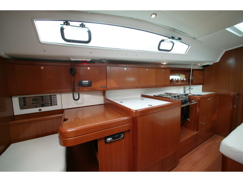 Book yachts online - sailboat - Oceanis 40 - Senza Cuore - rent