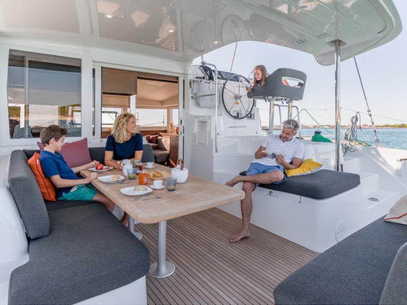 Book yachts online - catamaran - Lagoon 40 - 4Cab/2Hd - Nauti Buoy - rent