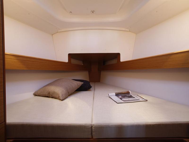 Book yachts online - sailboat - Sun Odyssey 33i - MARE D'ORO - rent