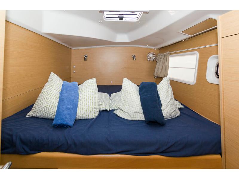 Book yachts online - catamaran - Lagoon 380 - Ilusion - rent