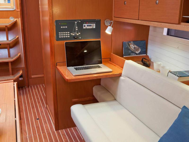 Book yachts online - sailboat - Bavaria Cruiser 36 - Playmate - rent