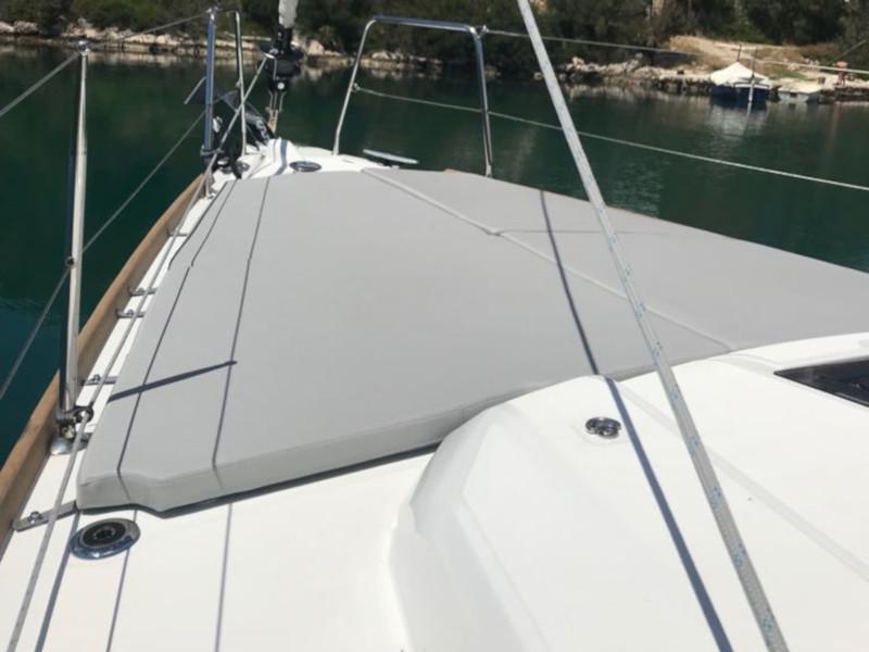 Book yachts online - sailboat - Oceanis 38.1 - Baby Dory AC shore power underwater light blue hull - rent