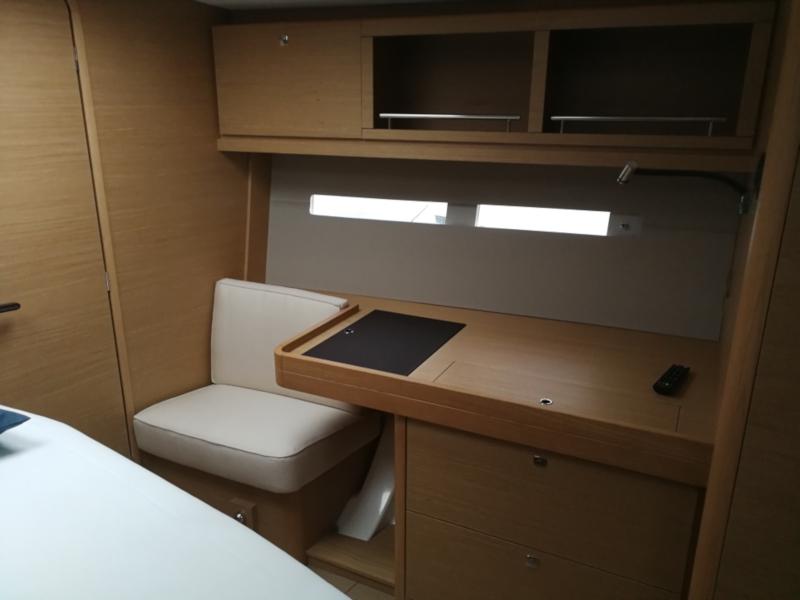 Book yachts online - sailboat - Dufour 56 Exclusive - Jess fully equipped white hull - rent