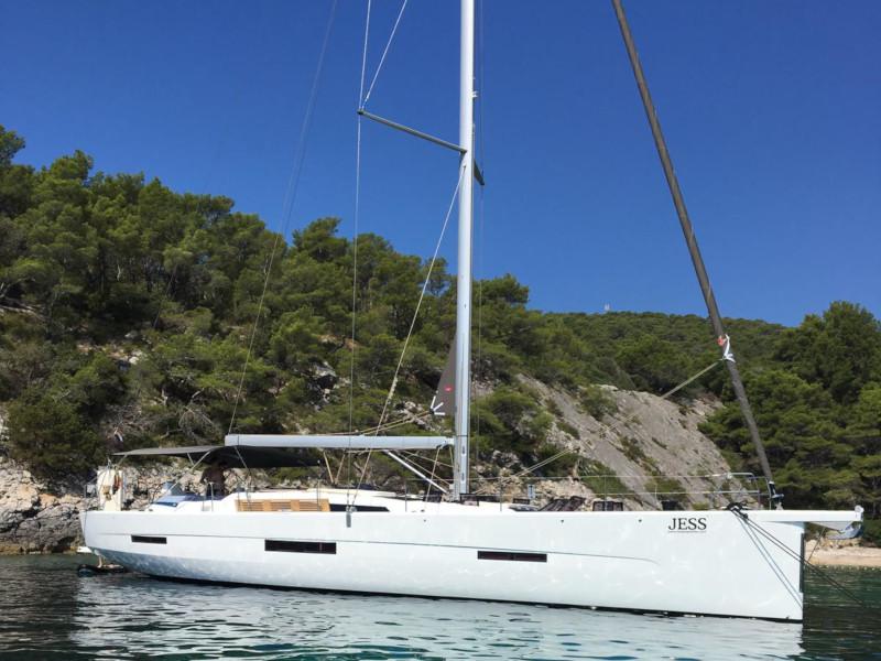 Book yachts online - sailboat - Dufour 56 Exclusive - Jess fully equipped white hull - rent