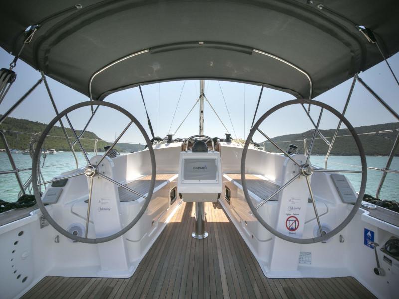 Book yachts online - sailboat - Bavaria 37 Cruiser - Alani - rent